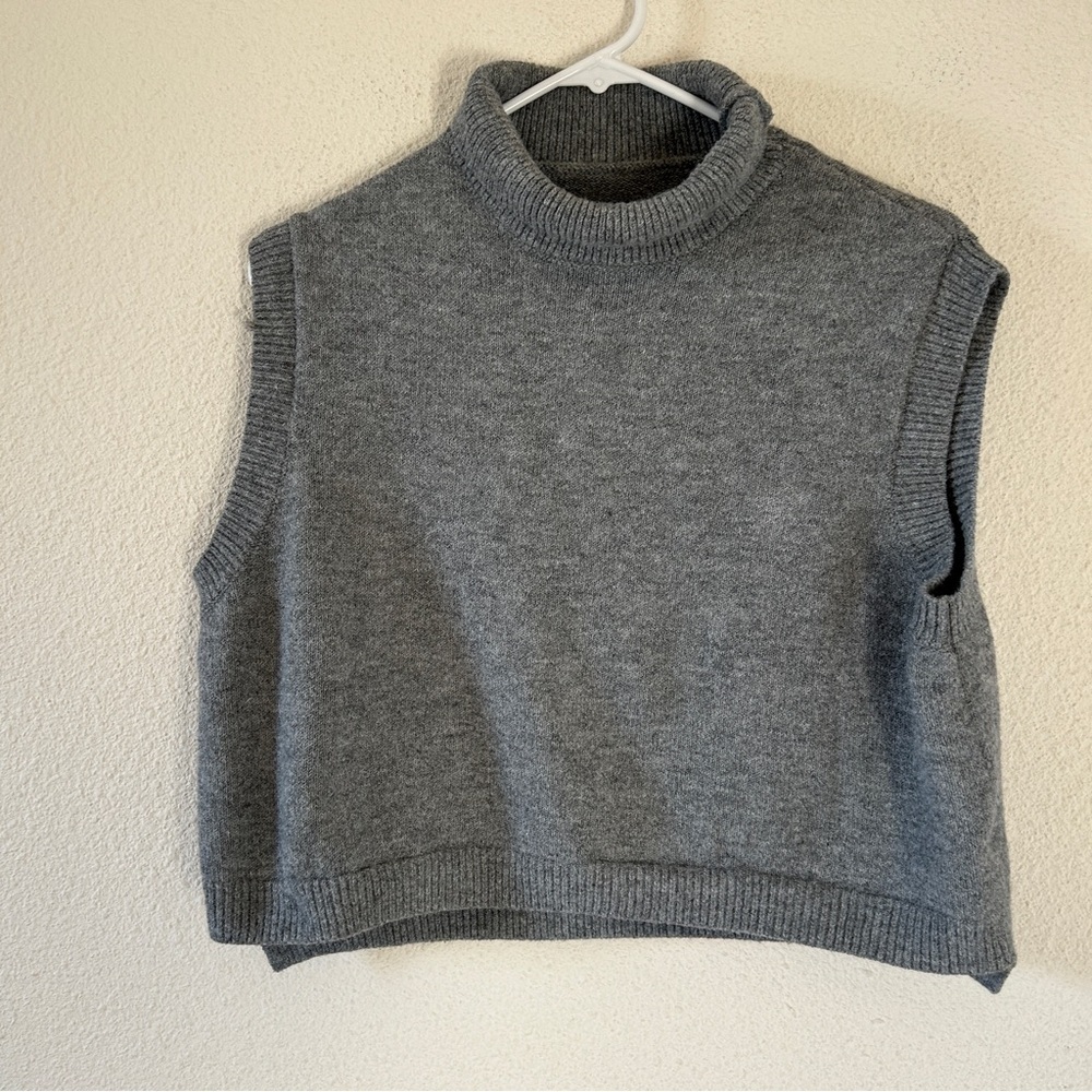 Dazy Knit Mock Sweater Vest Women’s Large Gray Contemporary Preppy Academia